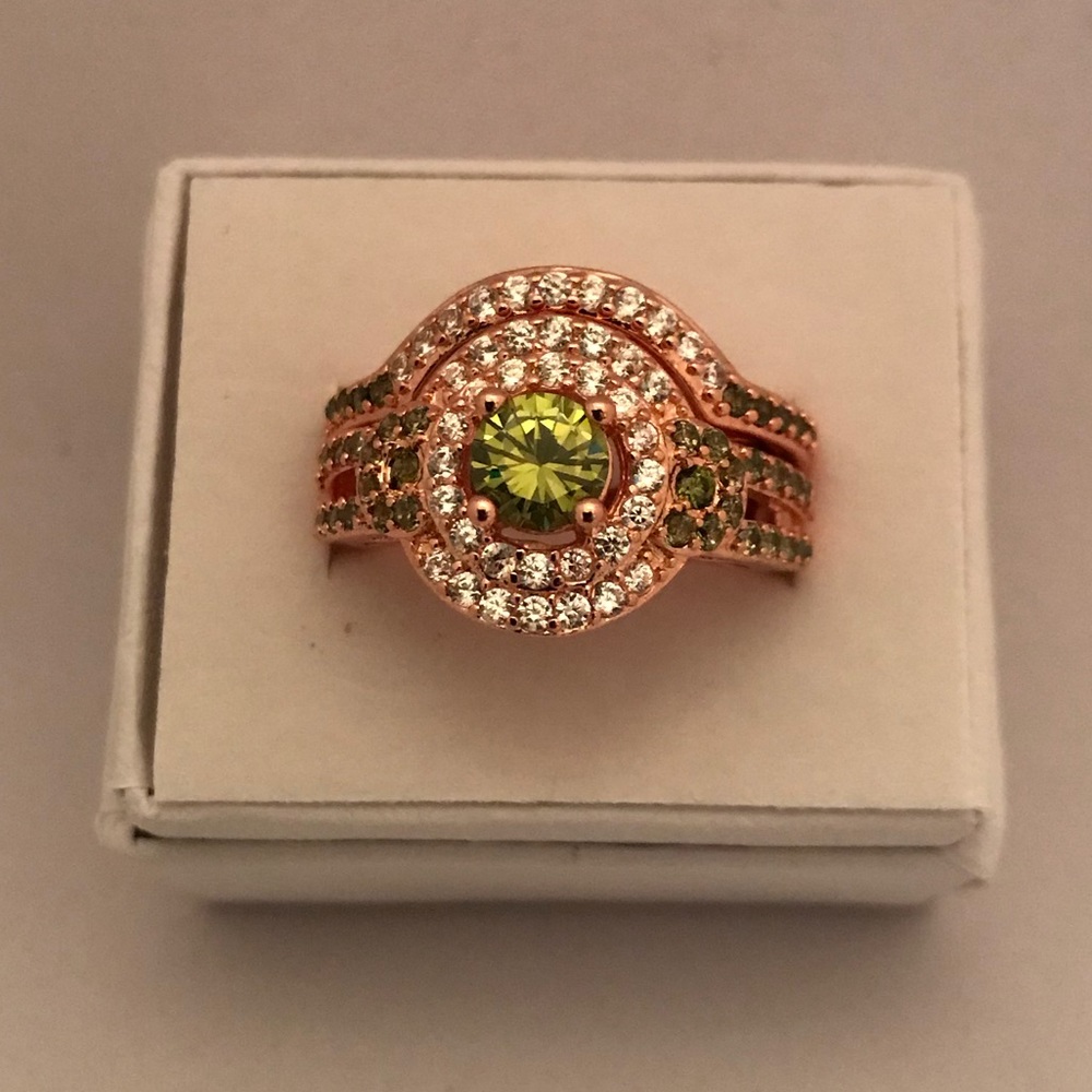 18k Rose Gold Green and White Amethyst Wedding Set - Picture 3 of 4